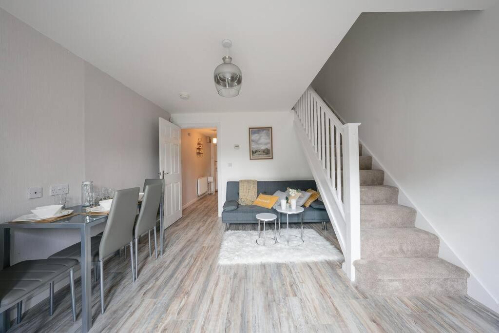 Stylish 2-Bed Contractor Haven: NEC & Airport Proximity Villa Birmingham Exterior photo