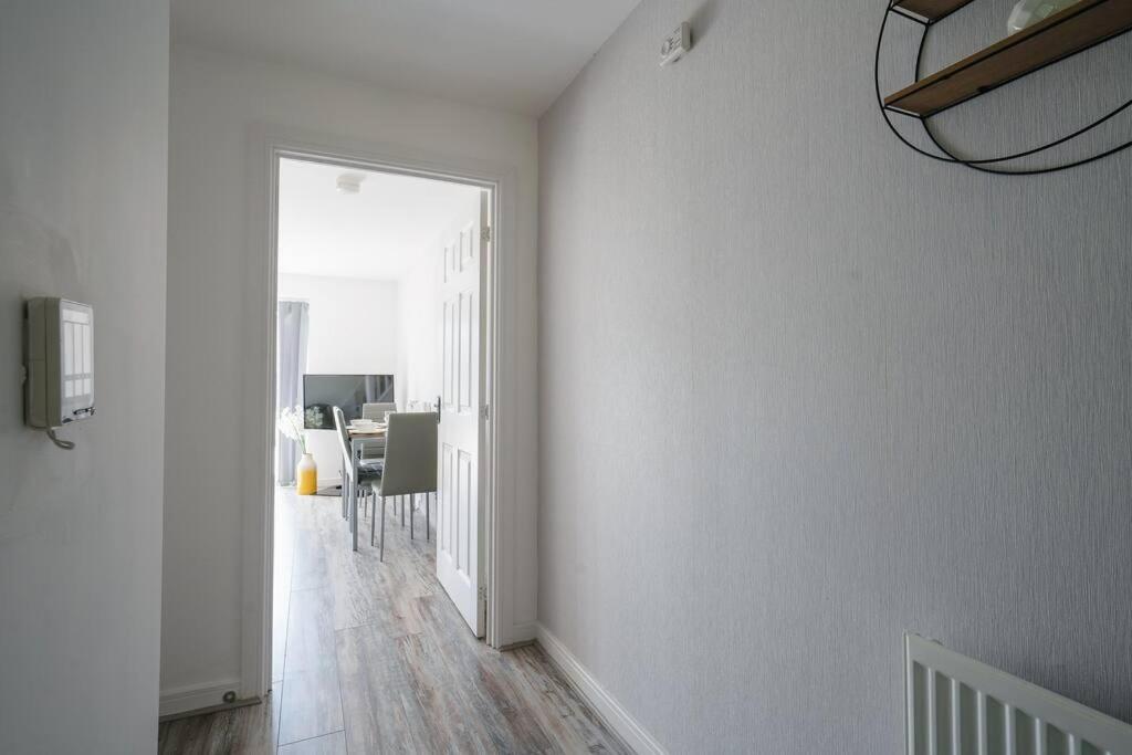 Stylish 2-Bed Contractor Haven: NEC & Airport Proximity Villa Birmingham Exterior photo